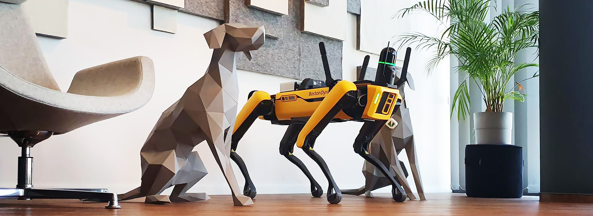 Spot, a Boston Dynamics robotkutyája beszkenneli a BuildEXT budapesti irodáját