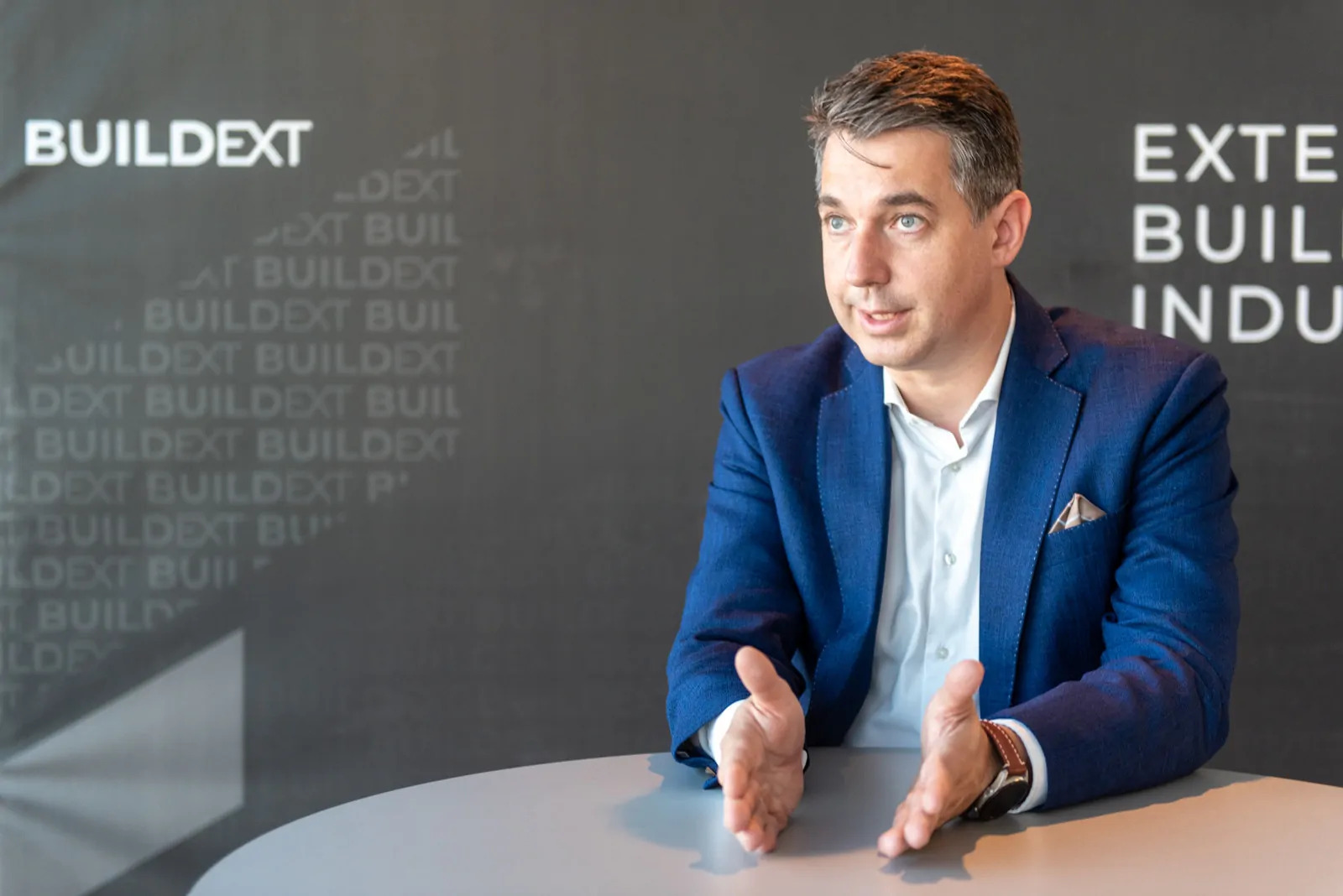 Interjút készített a Magyar Építők Livják Csabával, a BuildEXT alapító tulajdonosával.